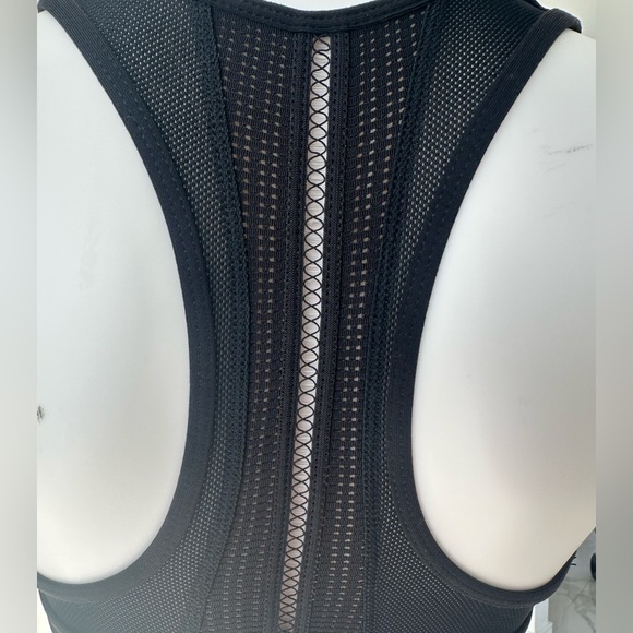 Lorna Jane sports bra size XS/S in Black medium support pull on - Picture 3 of 5